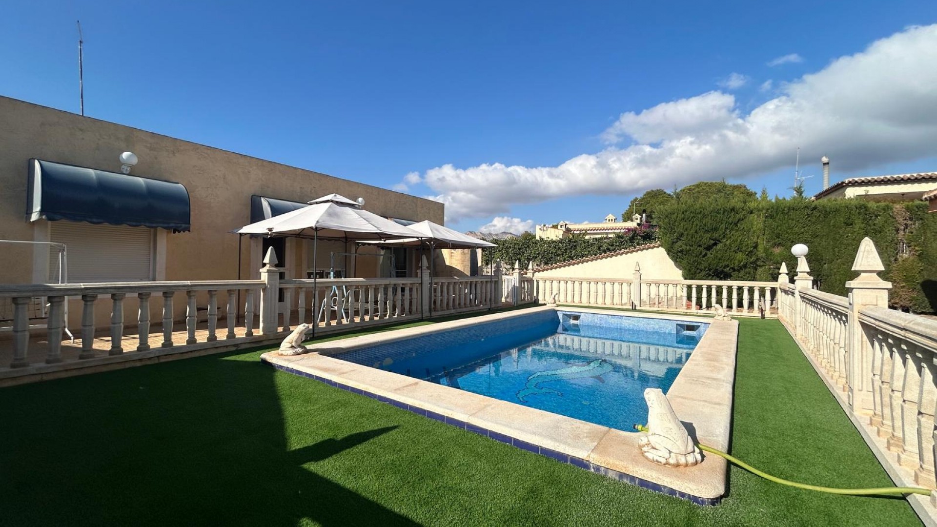 Videresalg - Finca landejendom -
Albatera