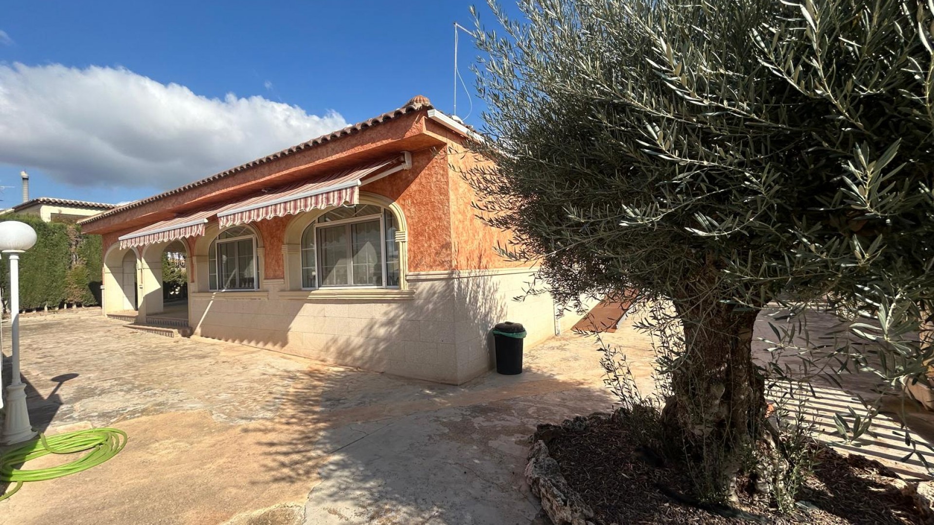 Videresalg - Finca landejendom -
Albatera