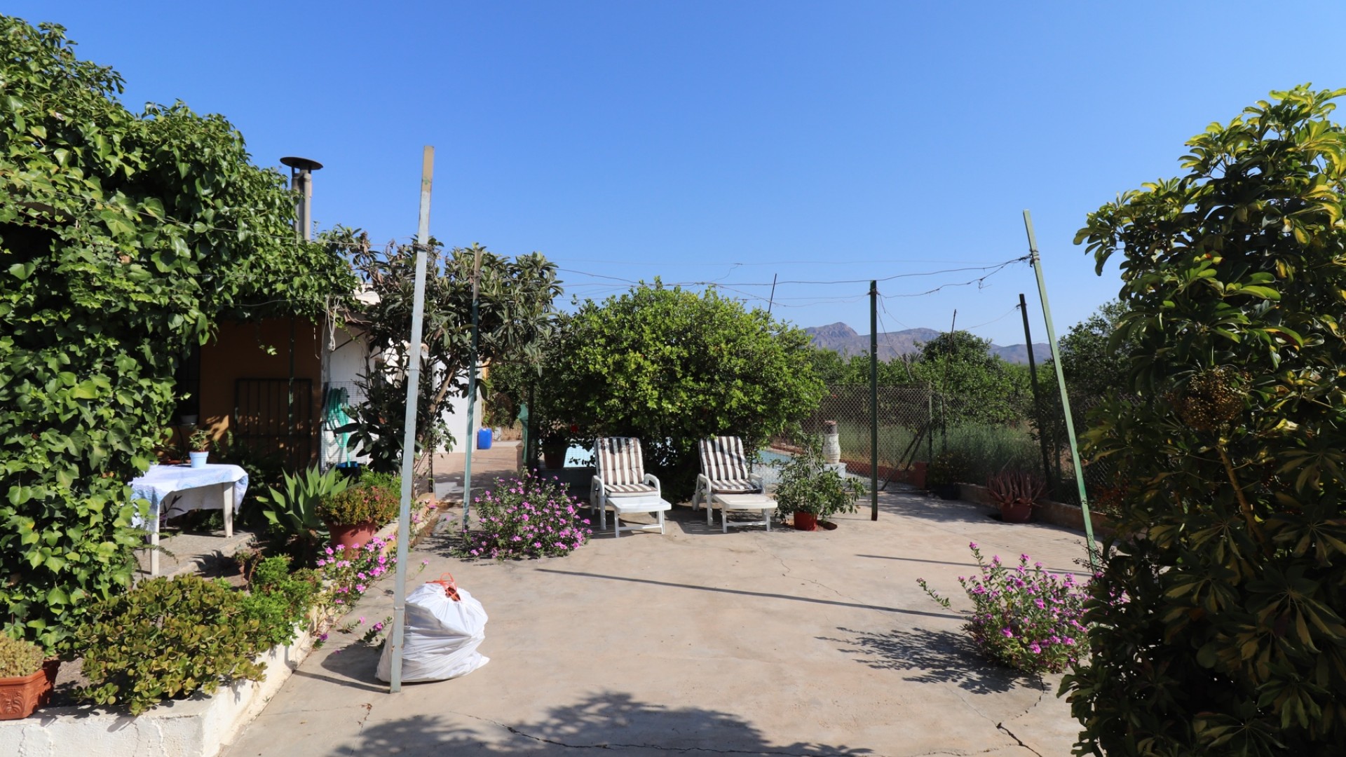 Videresalg - Finca landejendom -
Albatera