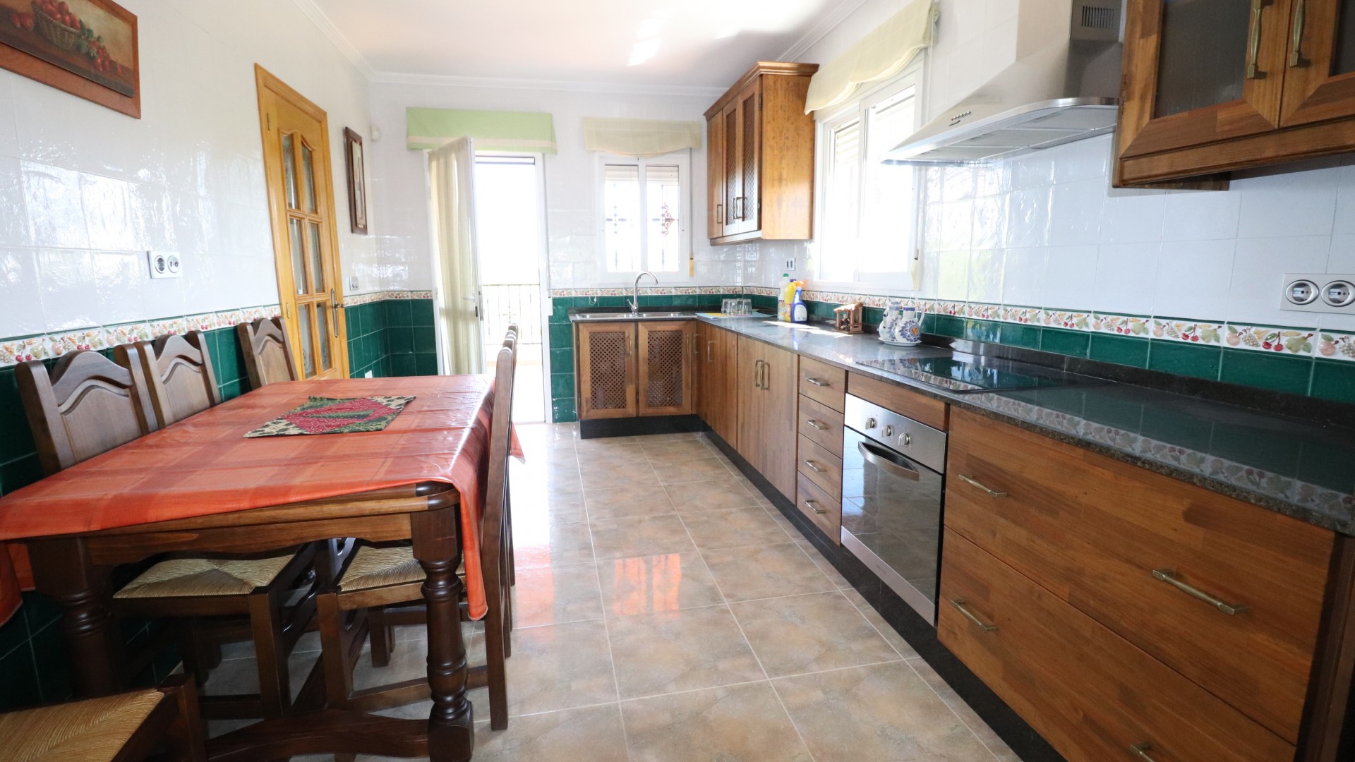 Videresalg - Finca landejendom -
Algorfa