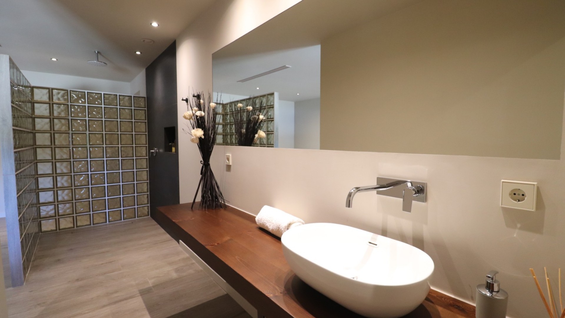 Videresalg - Finca landejendom -
Aspe - Aspe - Country