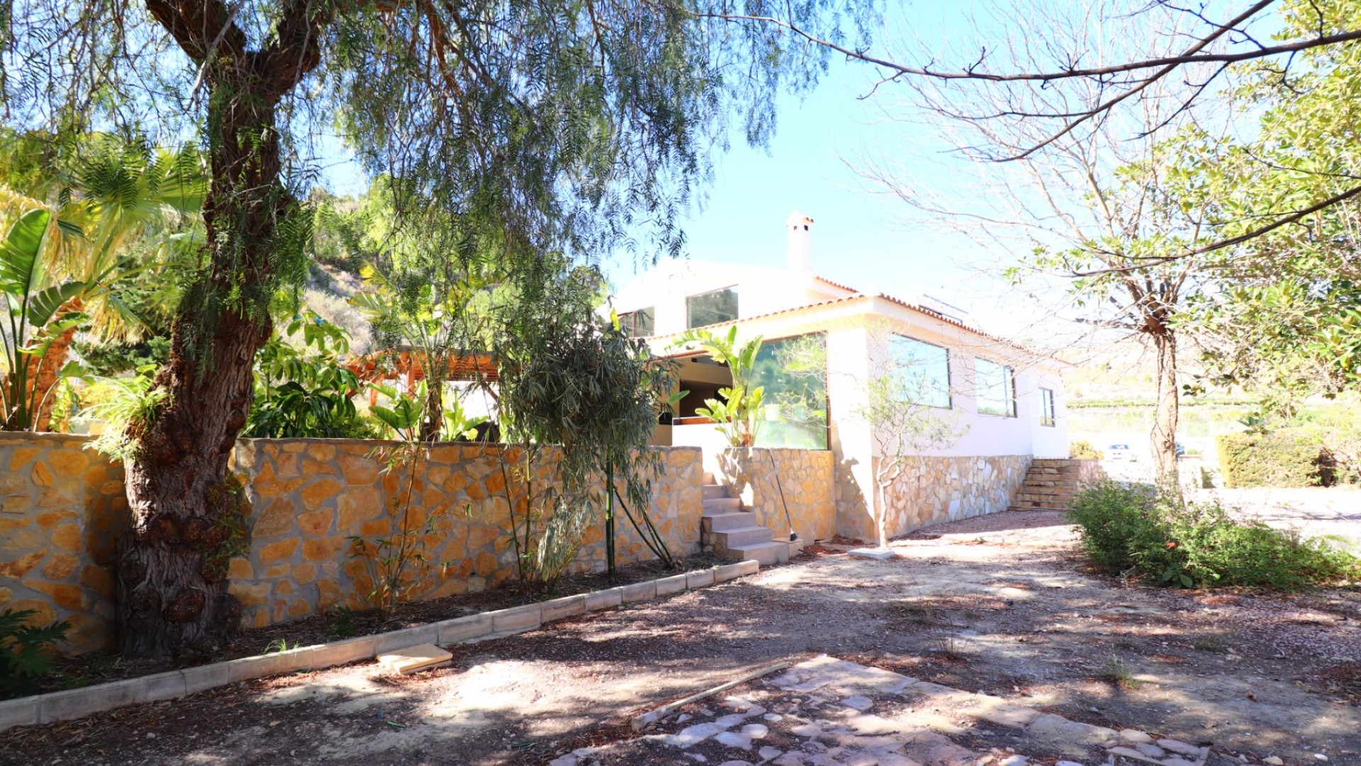 Videresalg - Finca landejendom -
Aspe - Aspe - Country