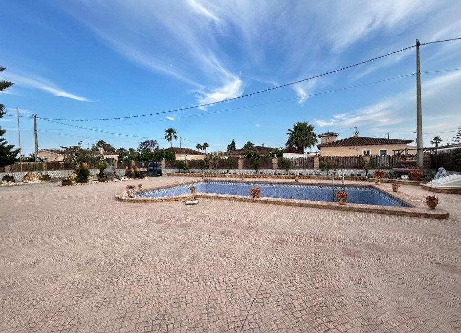 Videresalg - Finca landejendom -
Catral