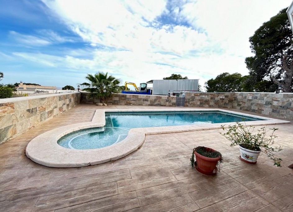 Videresalg - Finca landejendom -
Crevillente