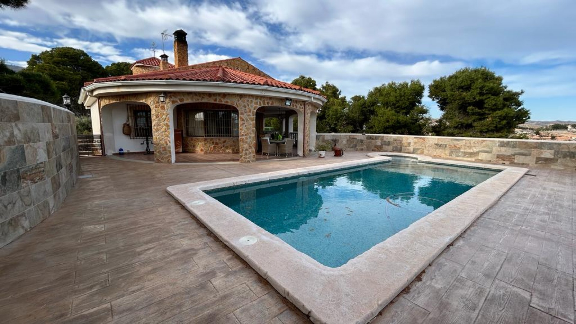 Videresalg - Finca landejendom -
Crevillente