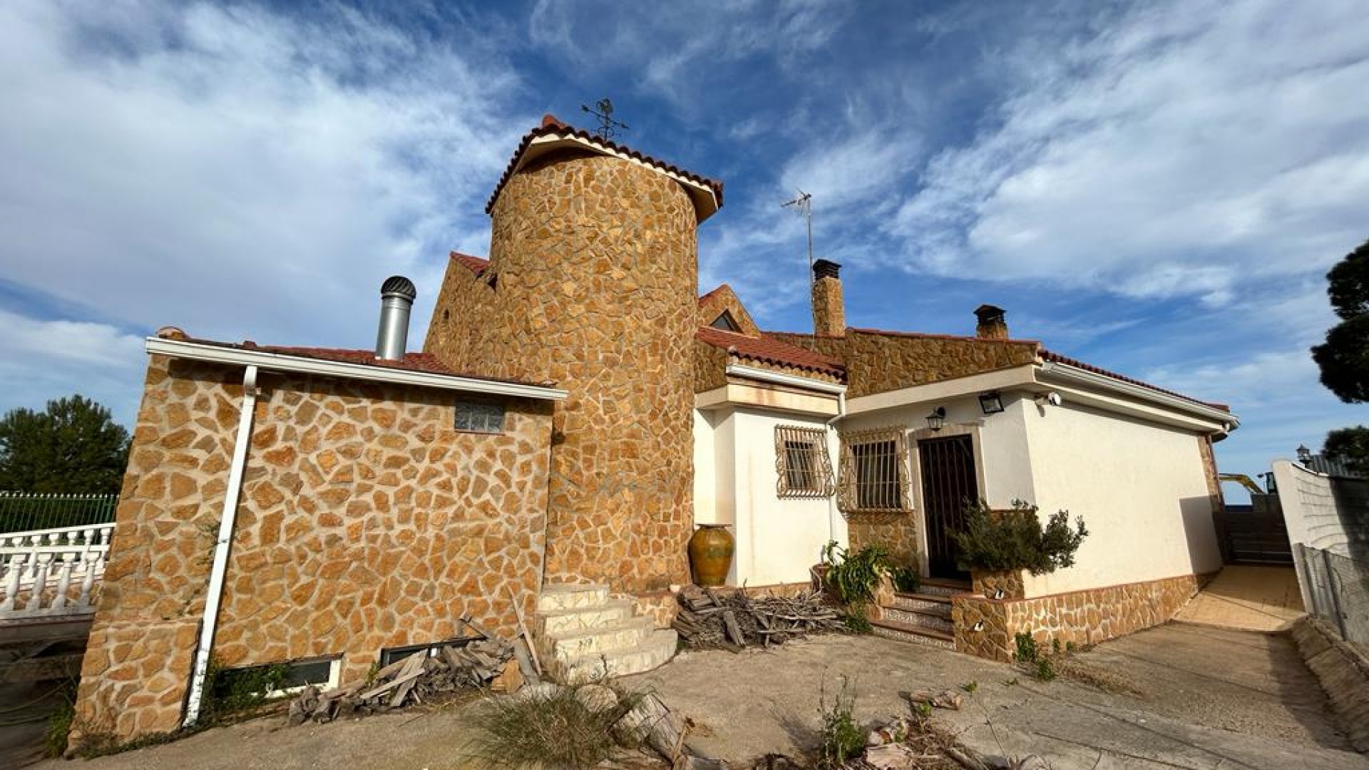 Videresalg - Finca landejendom -
Crevillente