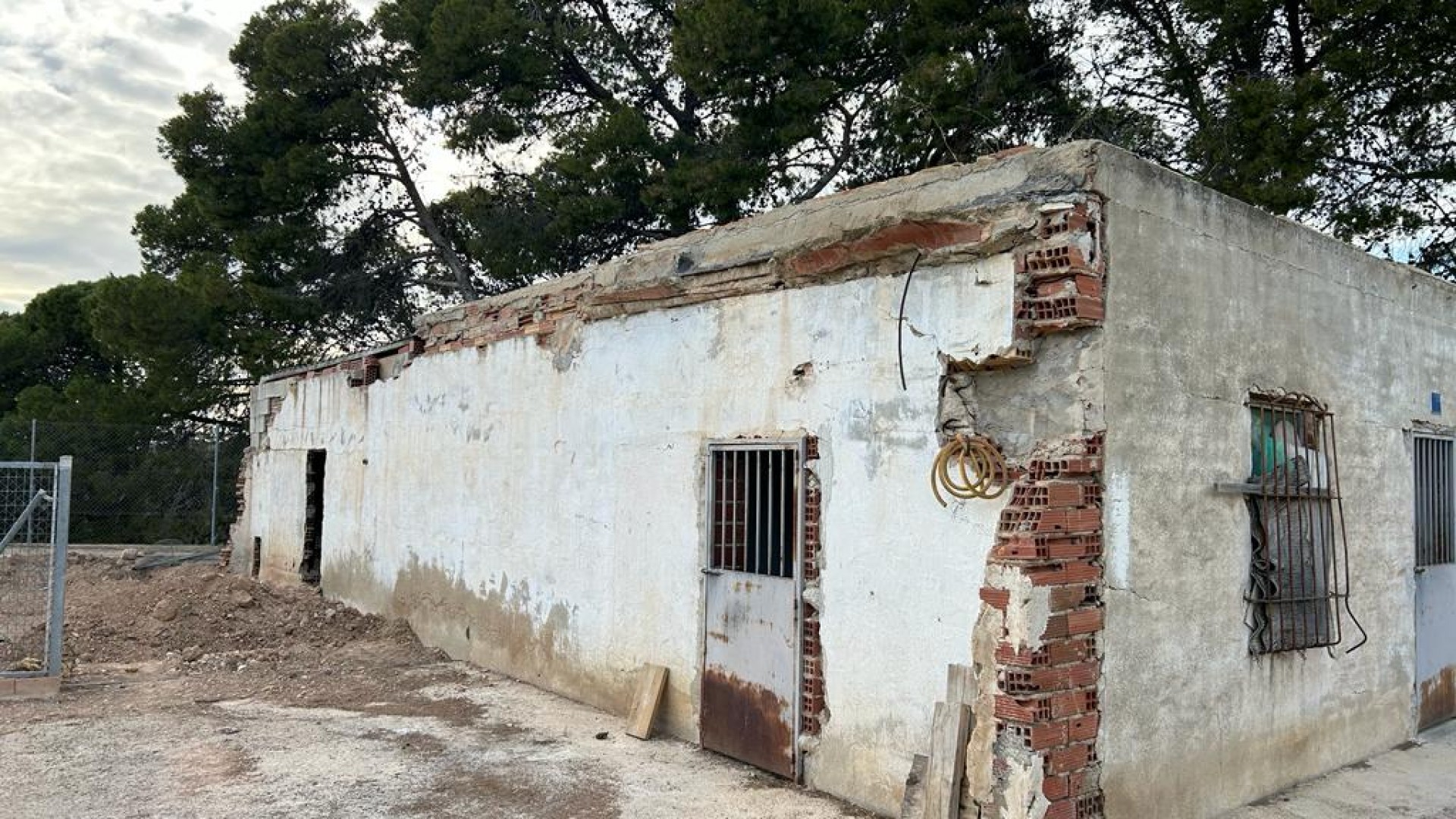 Videresalg - Finca landejendom -
Crevillente