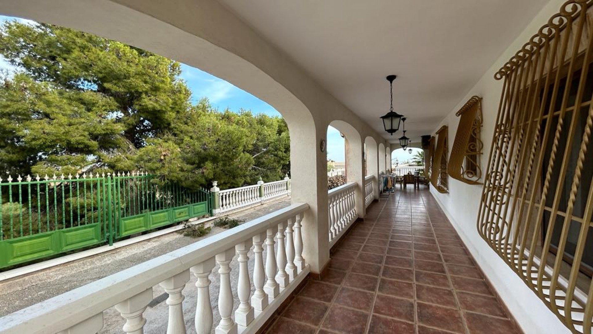 Videresalg - Finca landejendom -
Crevillente