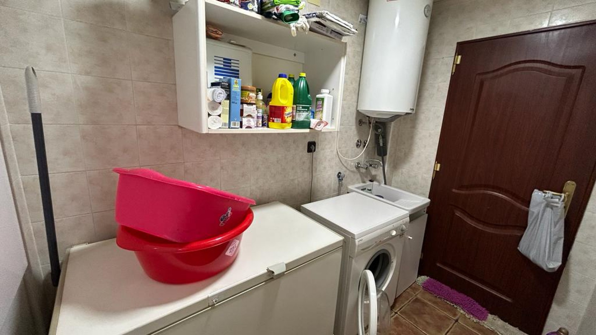 Videresalg - Finca landejendom -
Crevillente