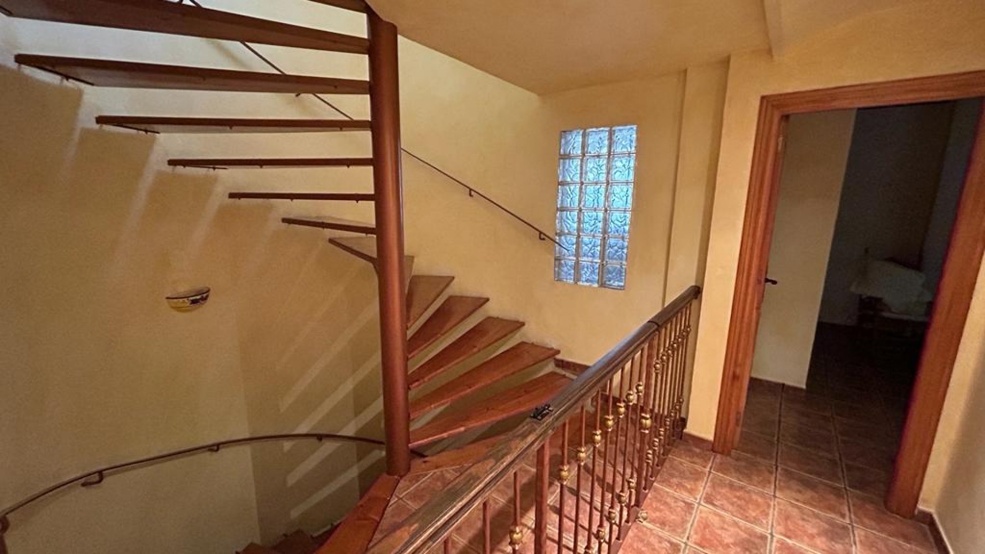 Videresalg - Finca landejendom -
Crevillente