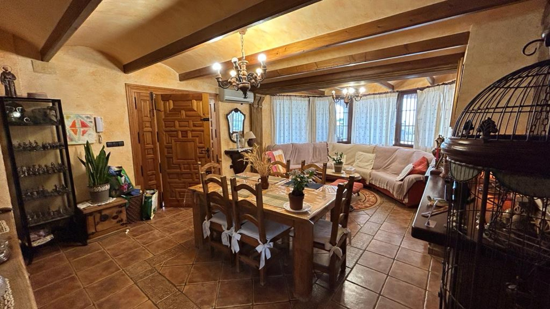 Videresalg - Finca landejendom -
Crevillente