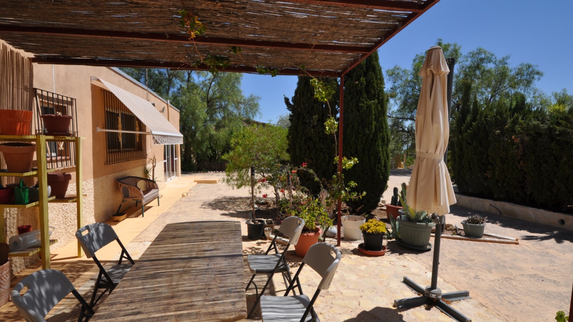 Videresalg - Finca landejendom -
Crevillente