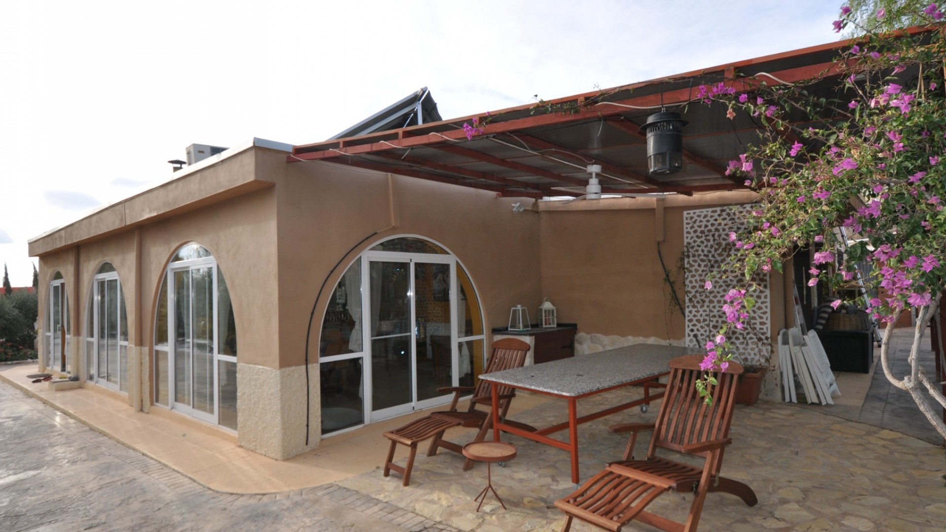 Videresalg - Finca landejendom -
Crevillente