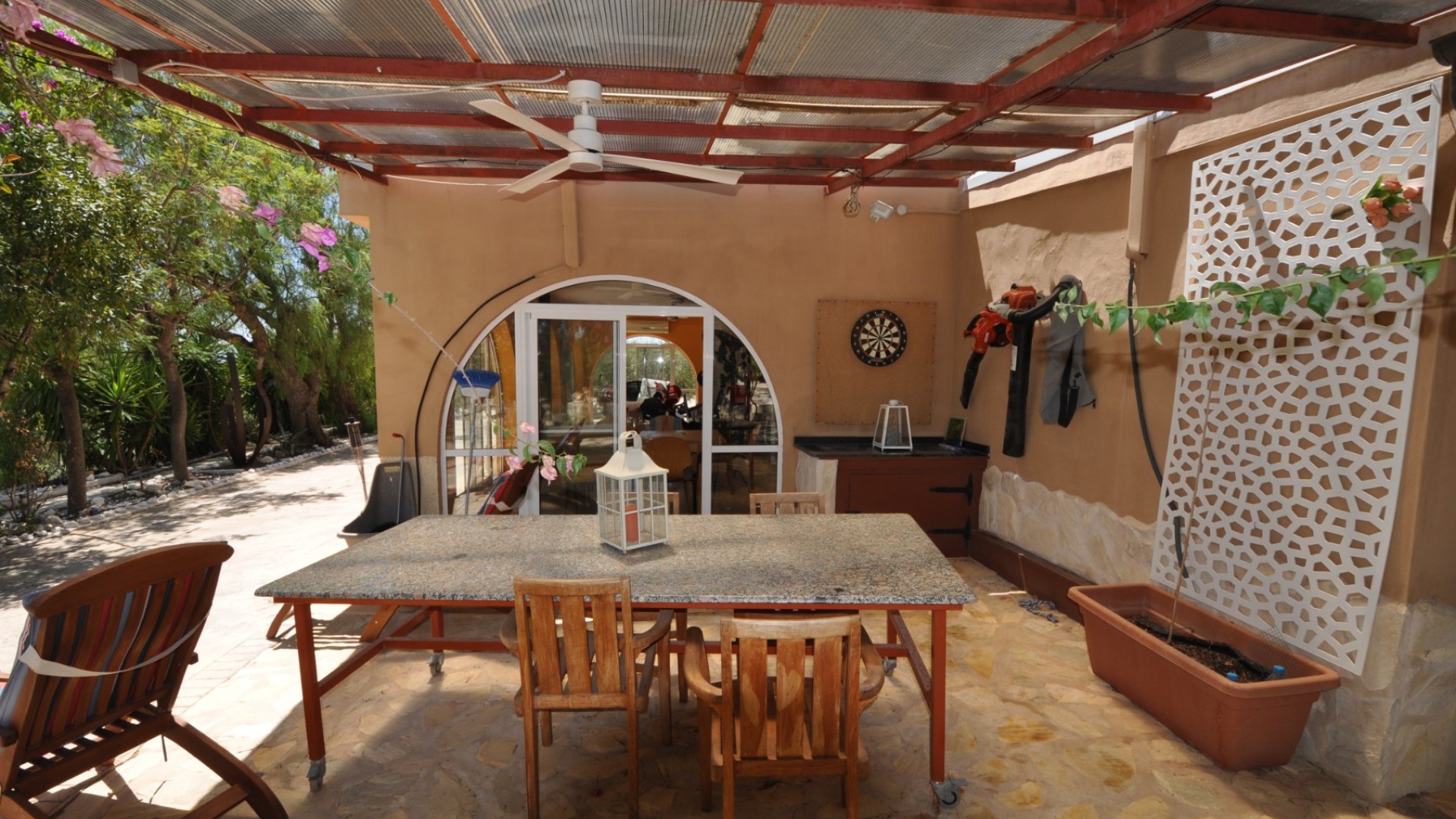 Videresalg - Finca landejendom -
Crevillente