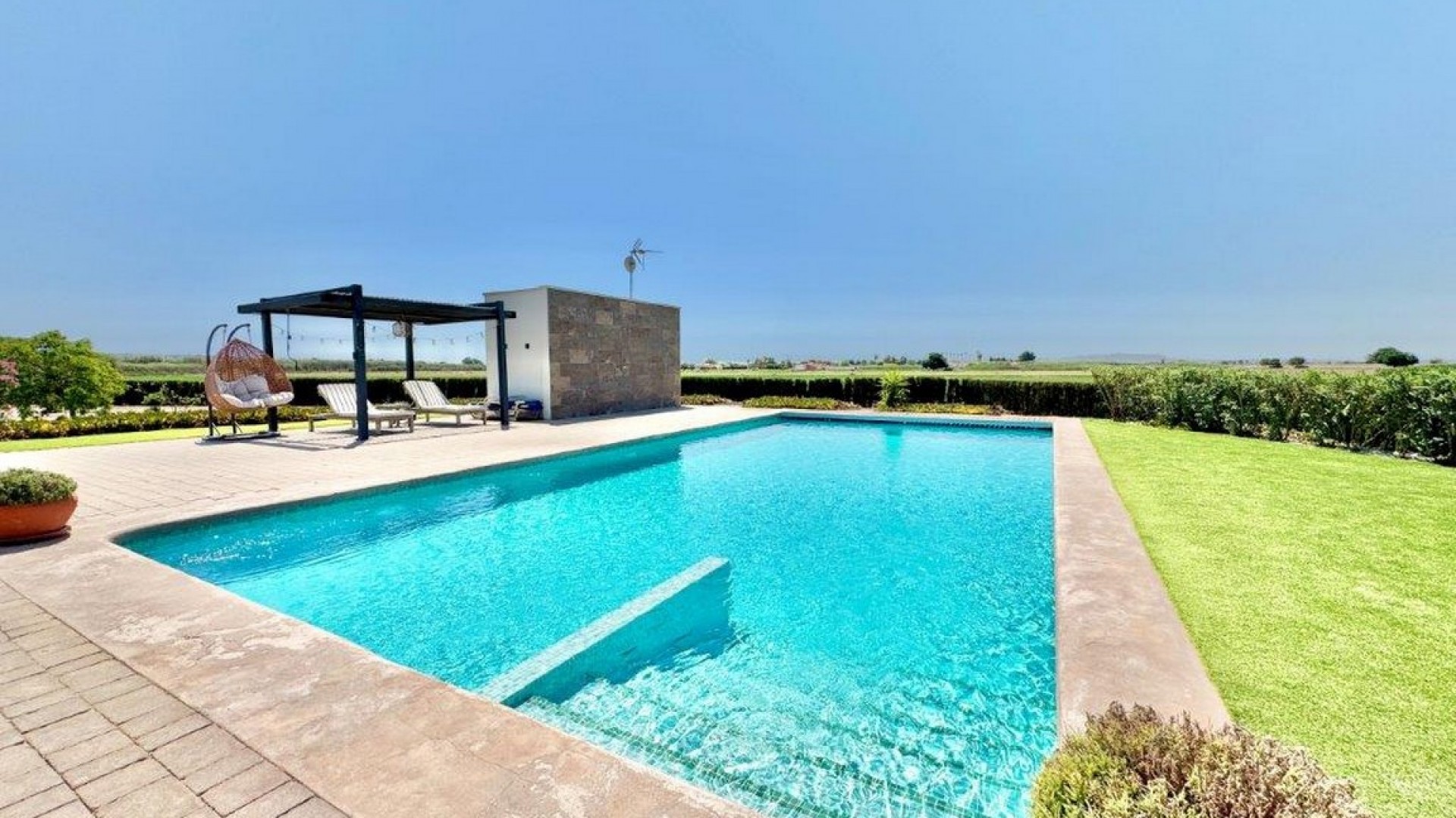 Videresalg - Finca landejendom -
Dolores