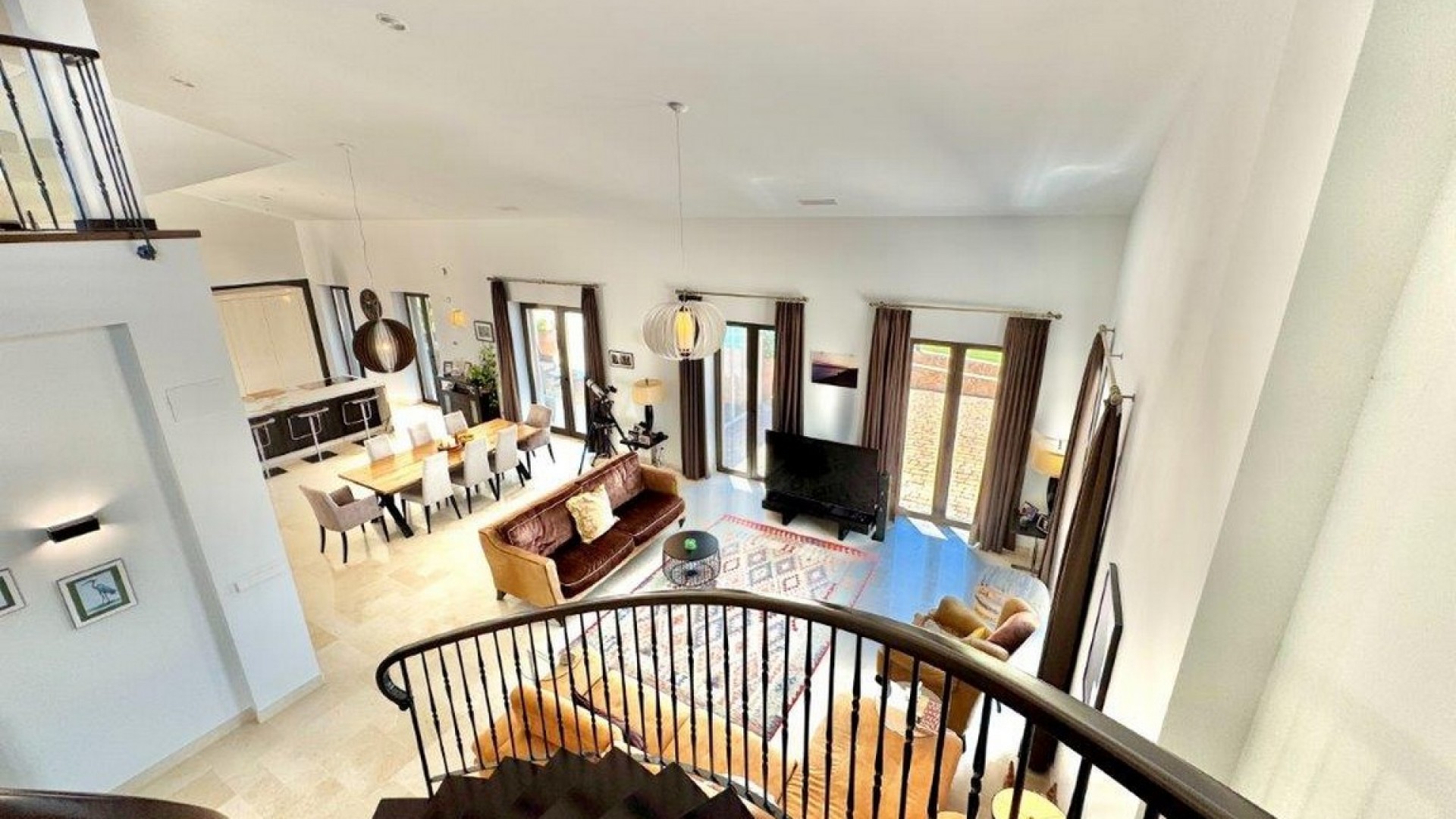 Videresalg - Finca landejendom -
Dolores