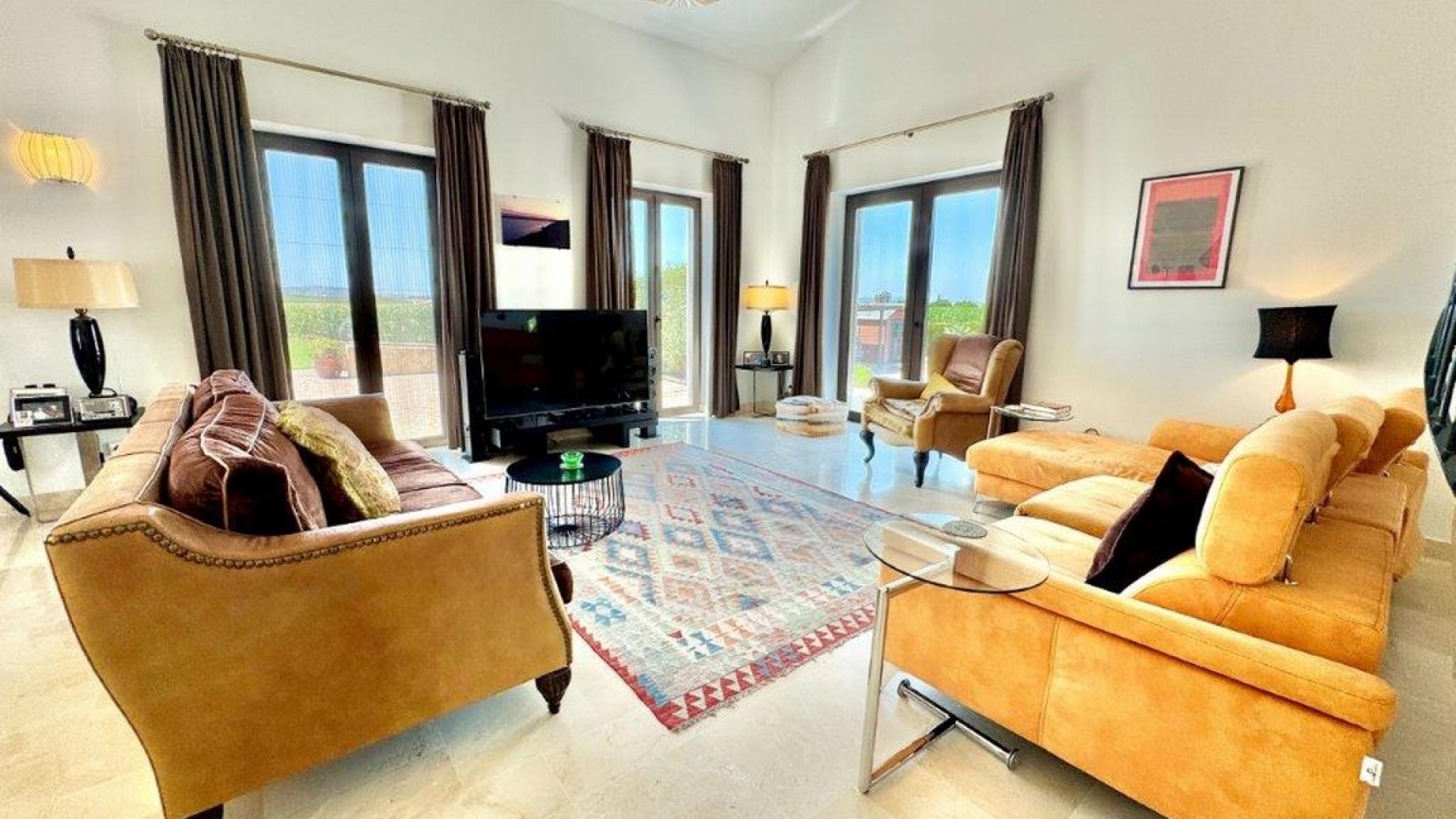 Videresalg - Finca landejendom -
Dolores