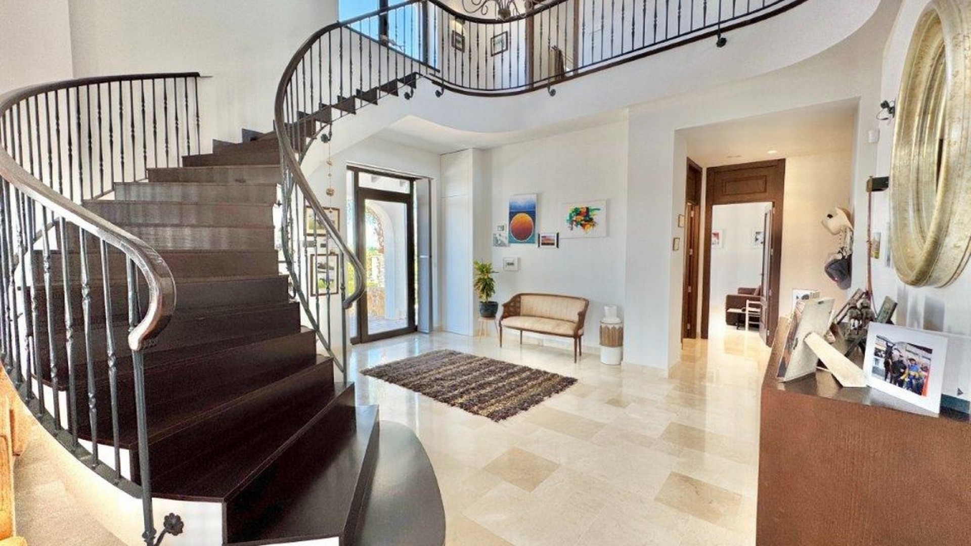 Videresalg - Finca landejendom -
Dolores