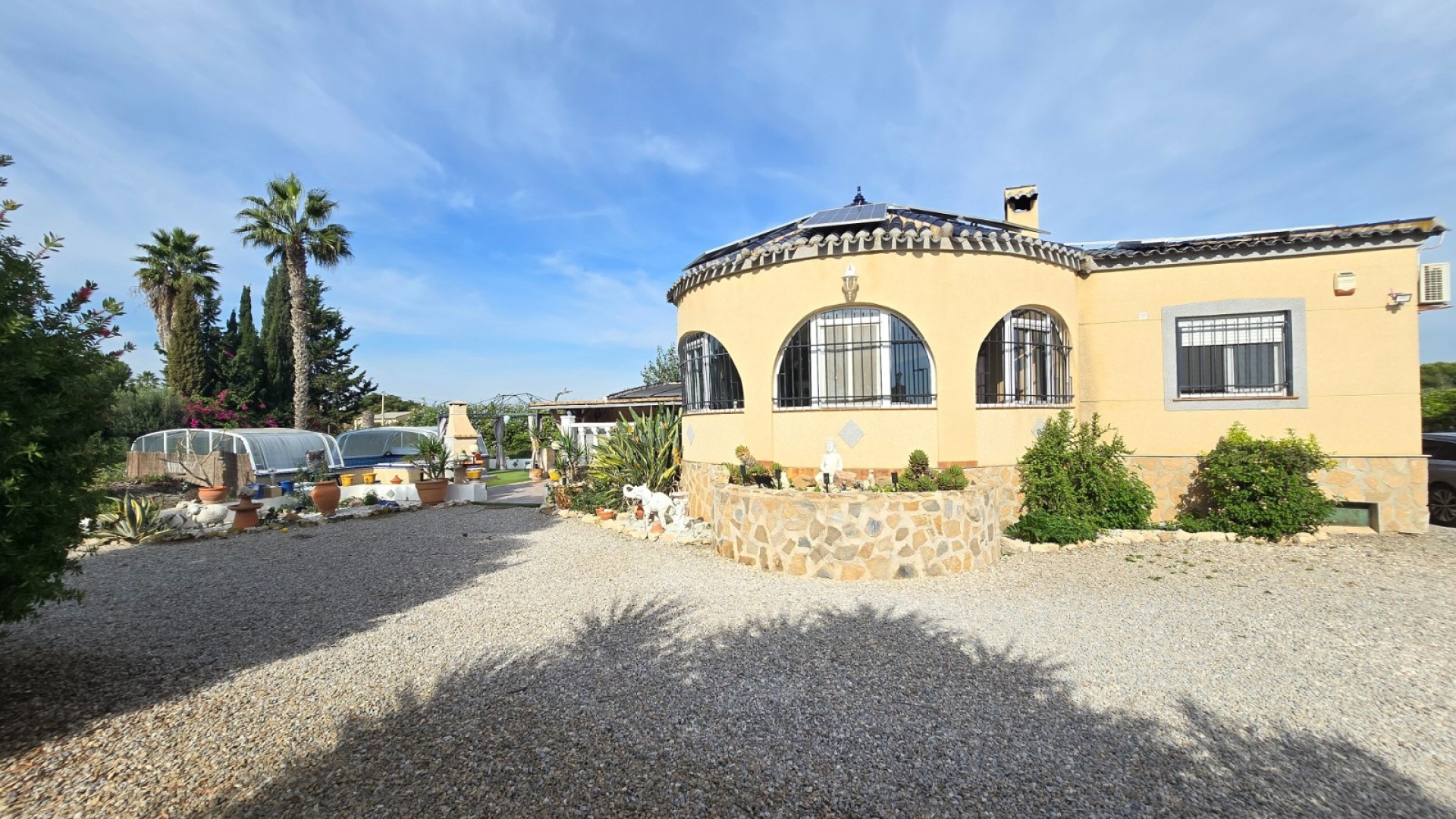 Videresalg - Finca landejendom -
Dolores