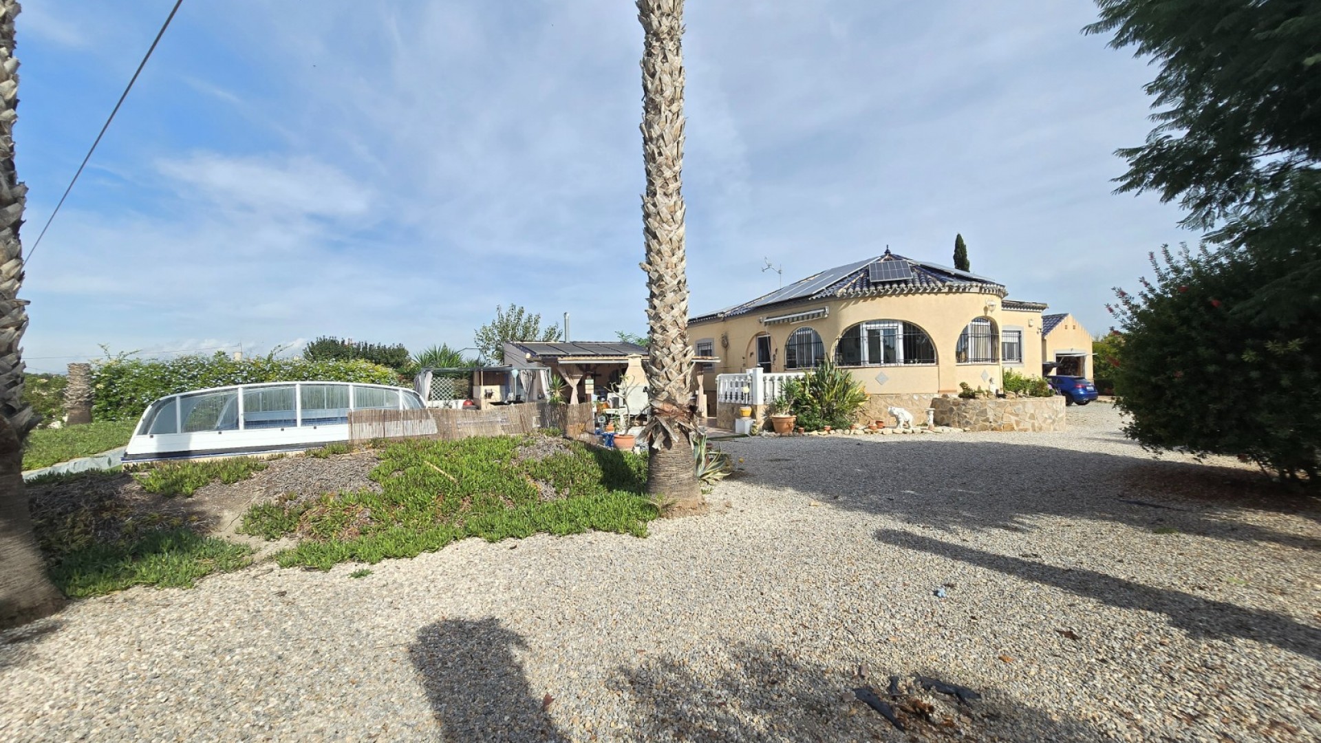 Videresalg - Finca landejendom -
Dolores