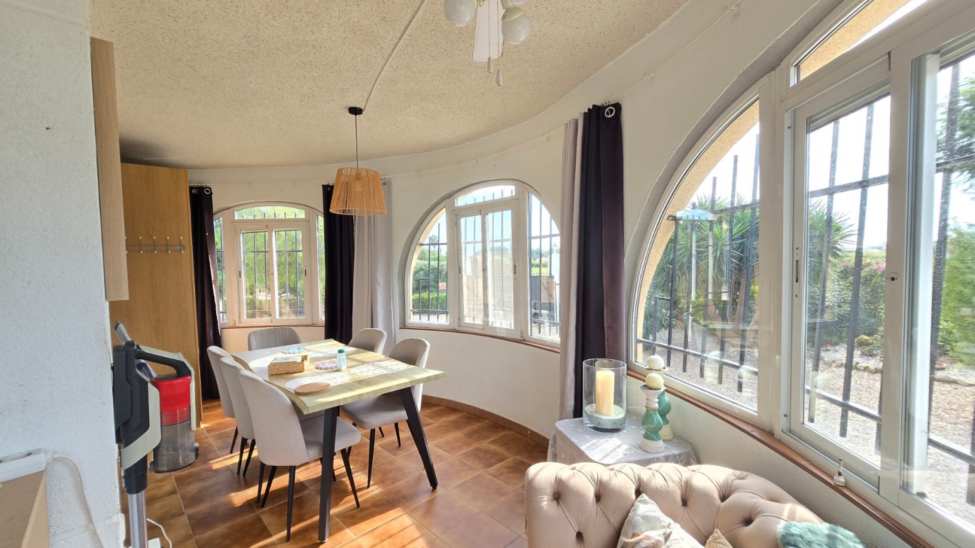 Videresalg - Finca landejendom -
Dolores