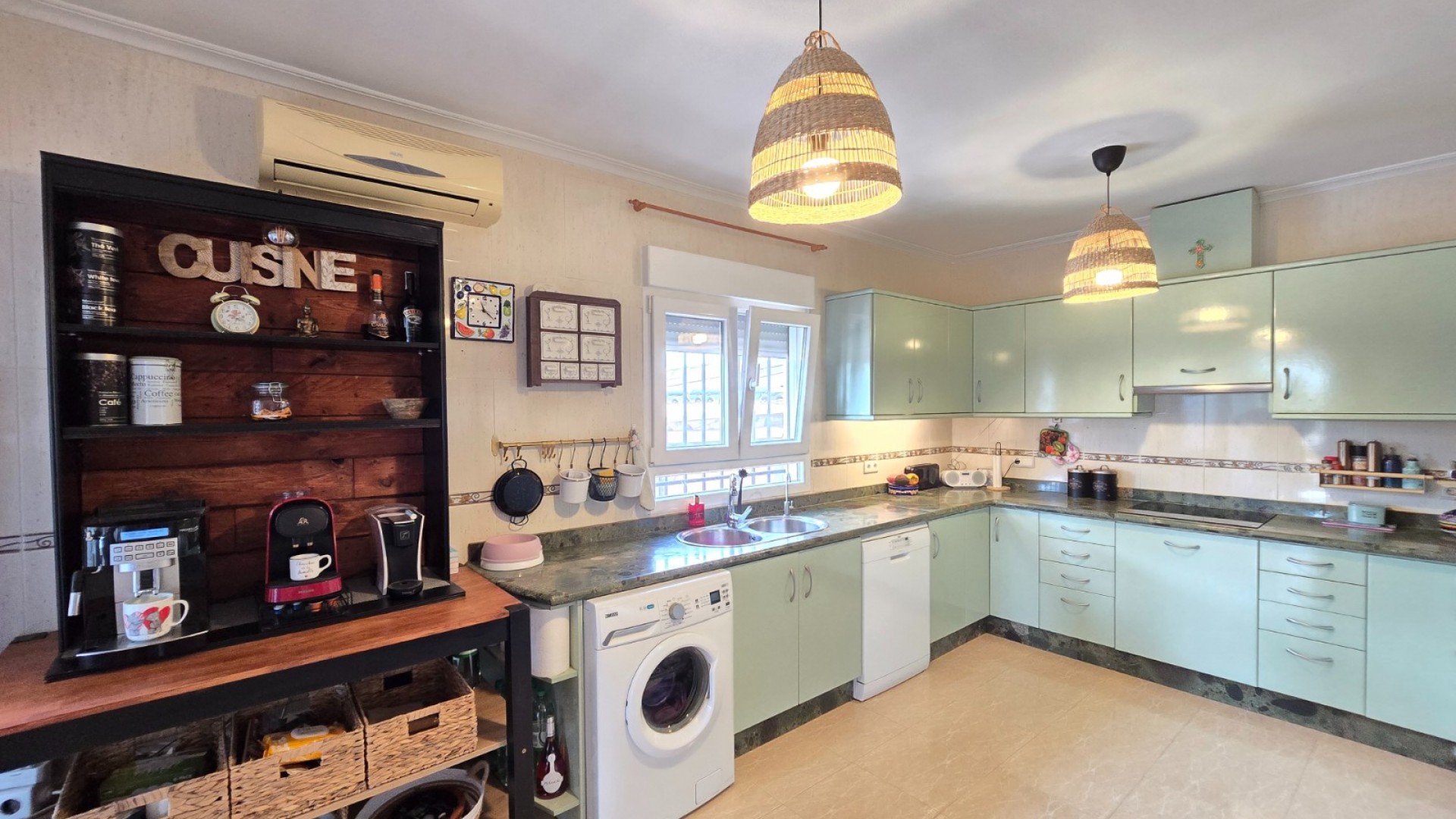 Videresalg - Finca landejendom -
Dolores