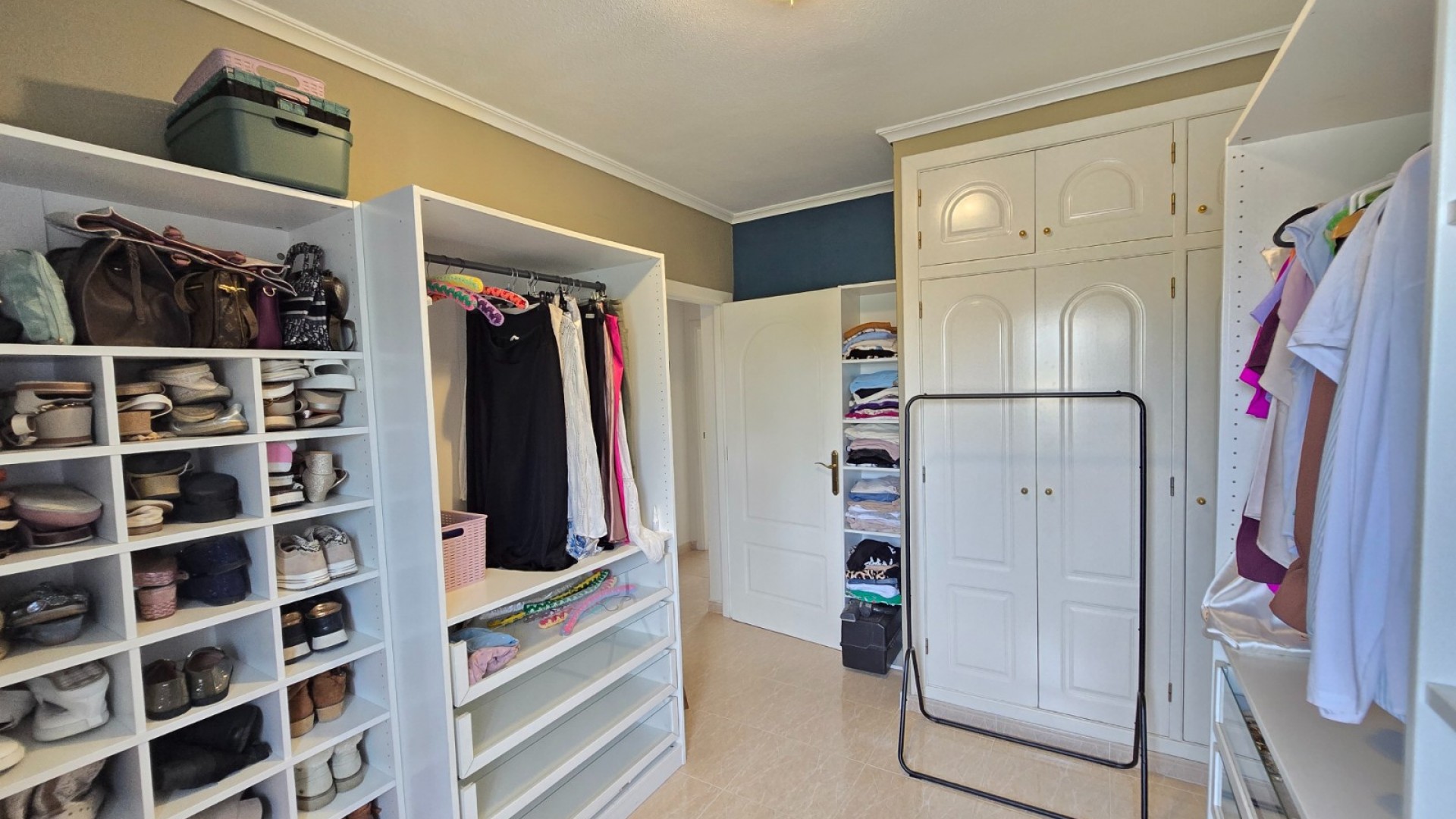 Videresalg - Finca landejendom -
Dolores