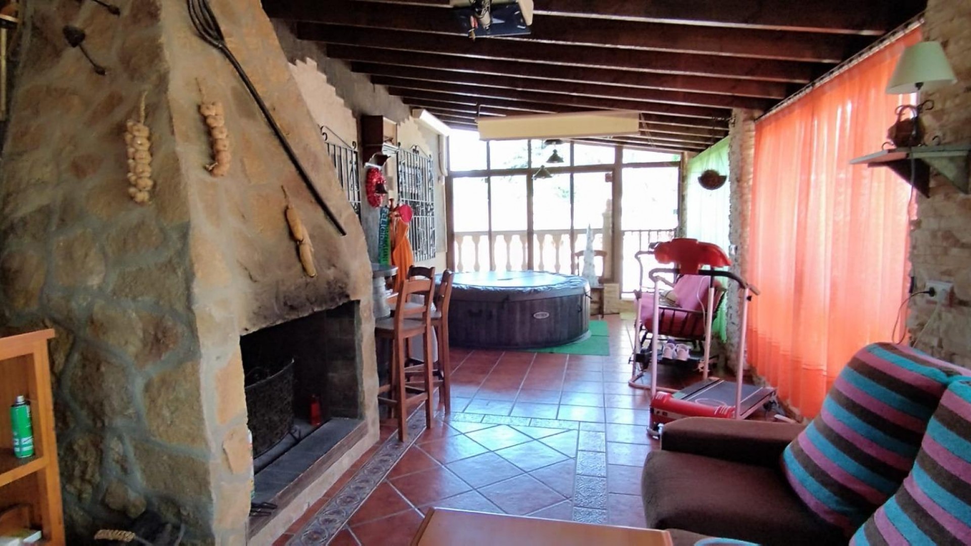 Videresalg - Finca landejendom -
Elche