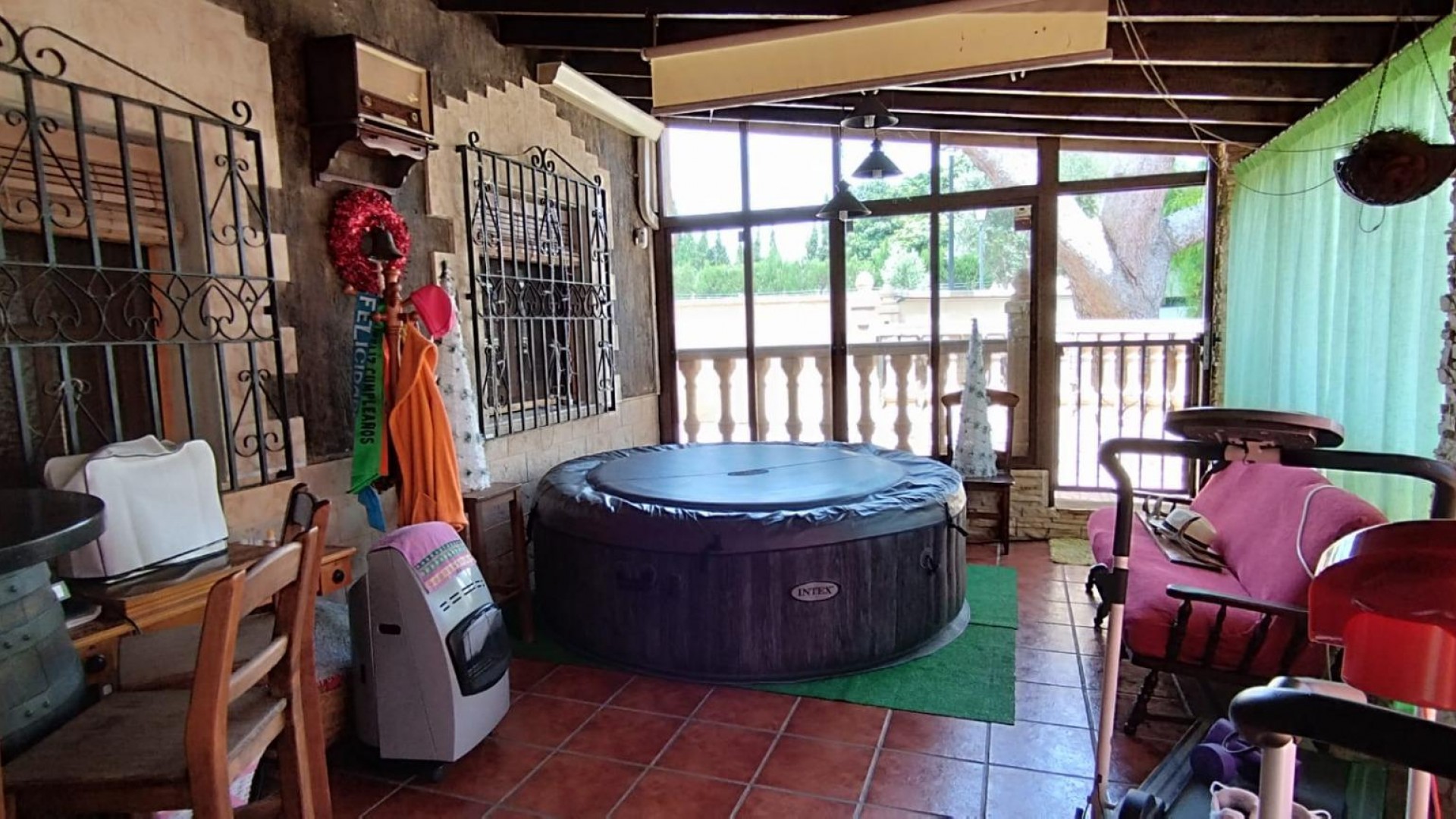 Videresalg - Finca landejendom -
Elche