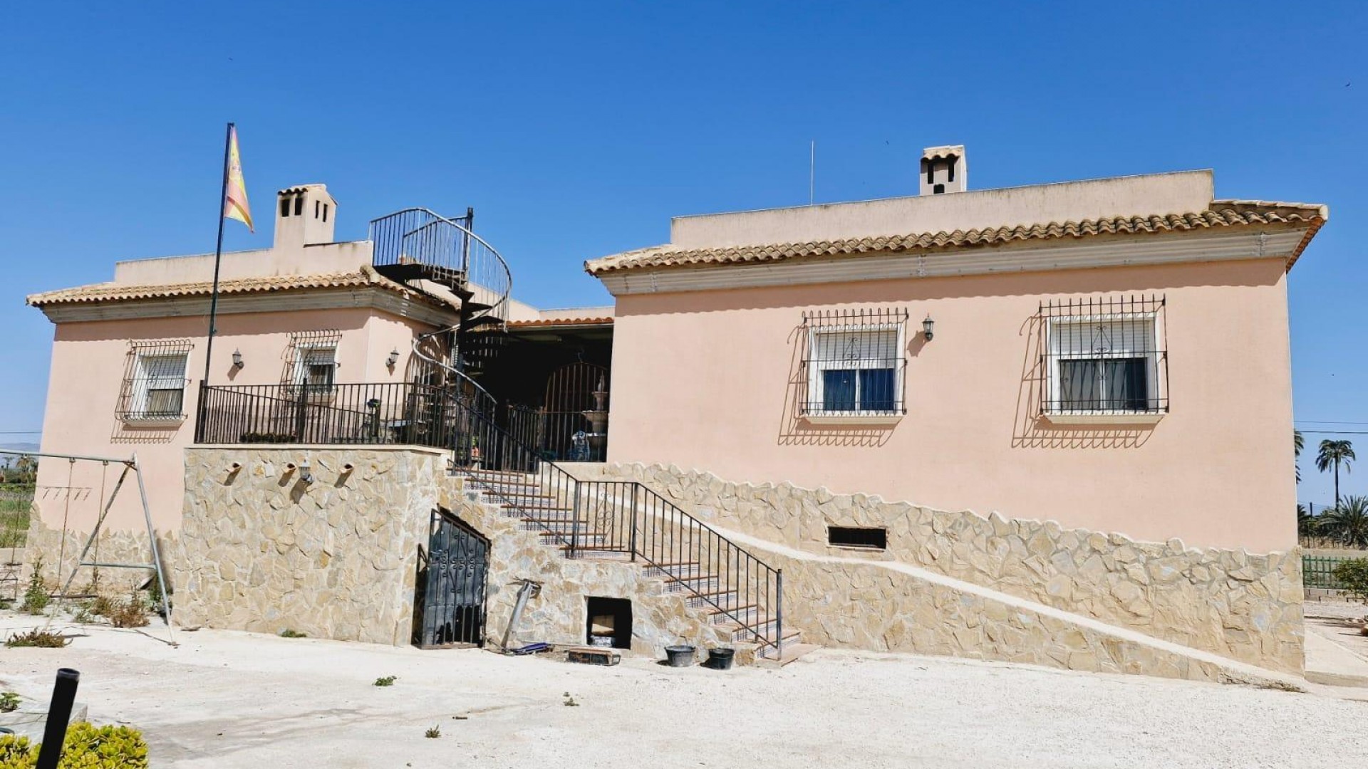 Videresalg - Finca landejendom -
Elche