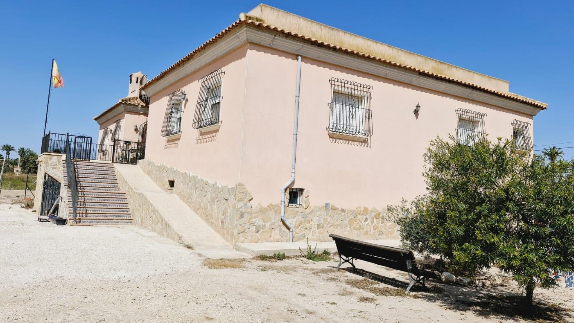 Videresalg - Finca landejendom -
Elche