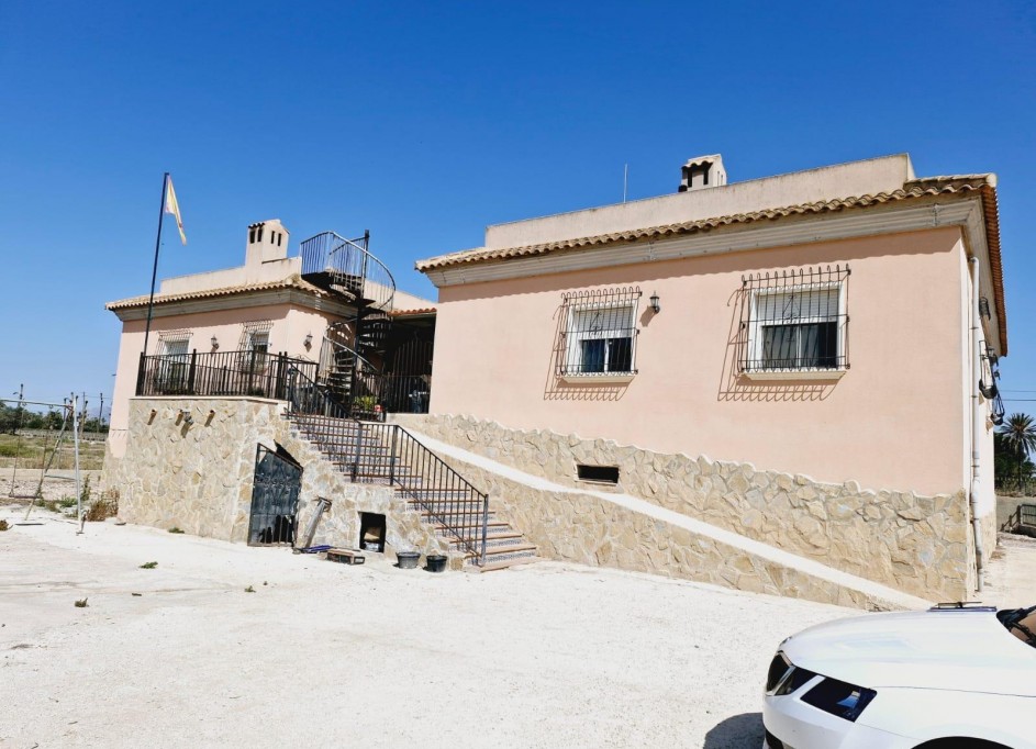 Videresalg - Finca landejendom -
Elche