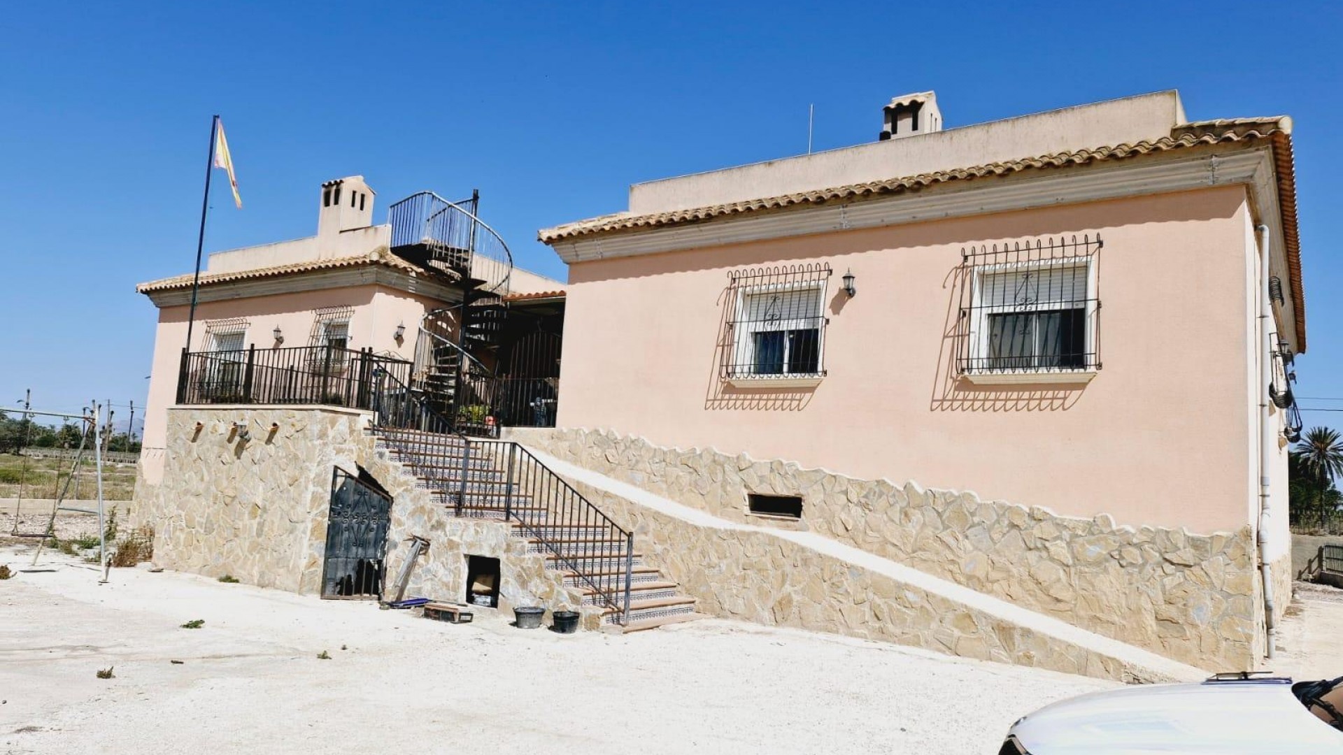 Videresalg - Finca landejendom -
Elche