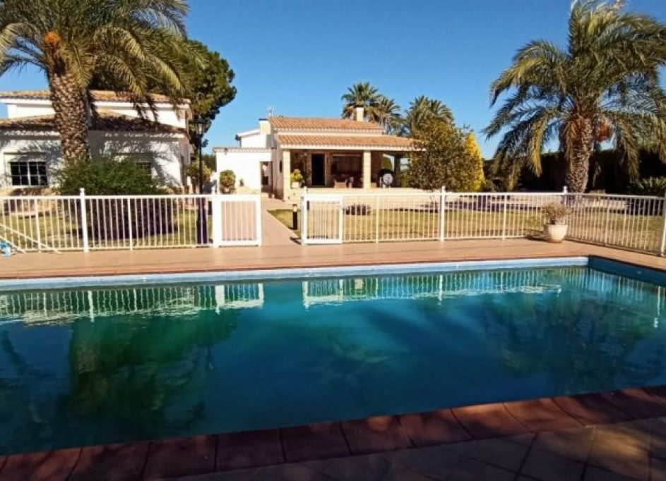 Videresalg - Finca landejendom -
Elche