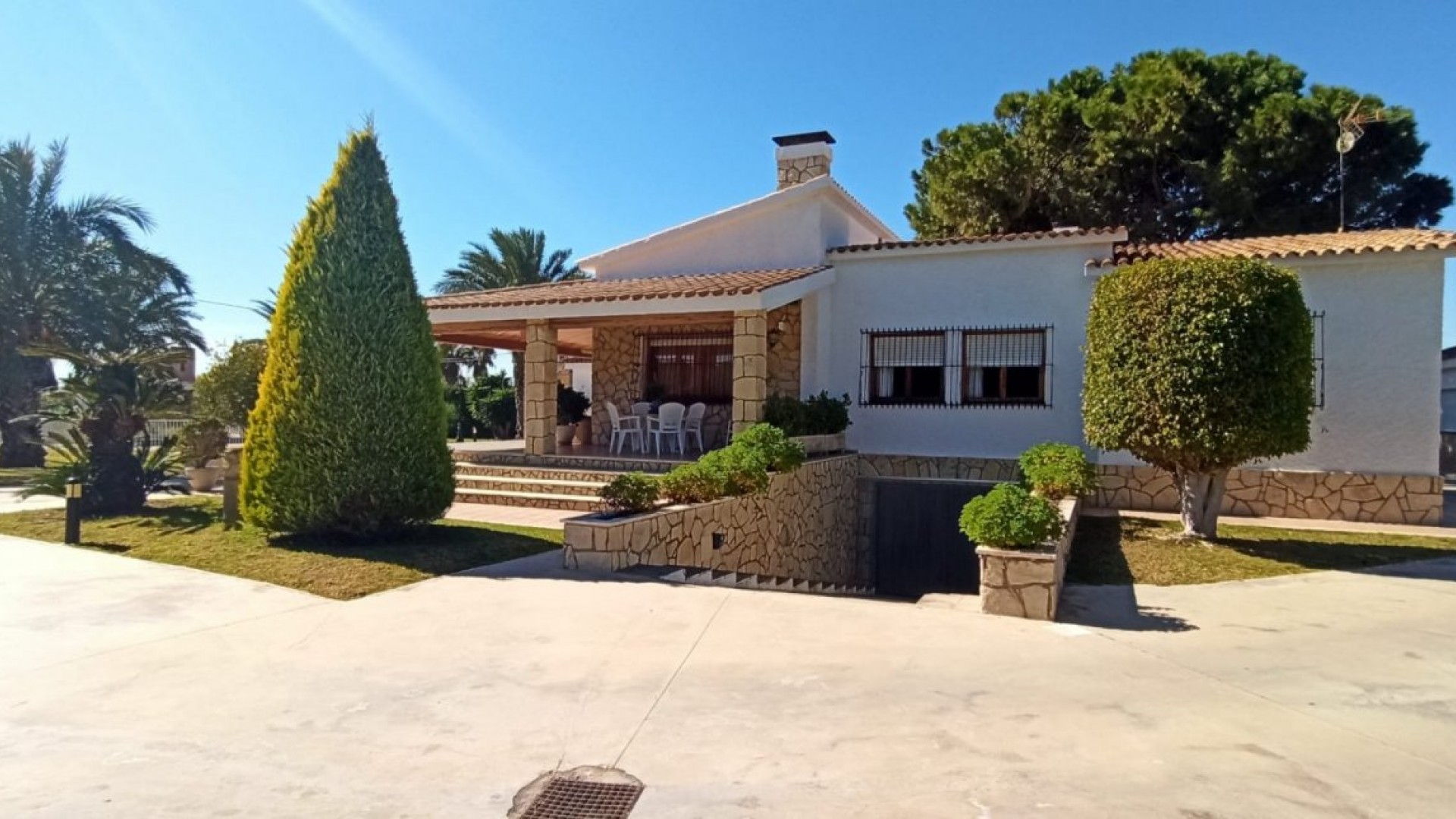 Videresalg - Finca landejendom -
Elche