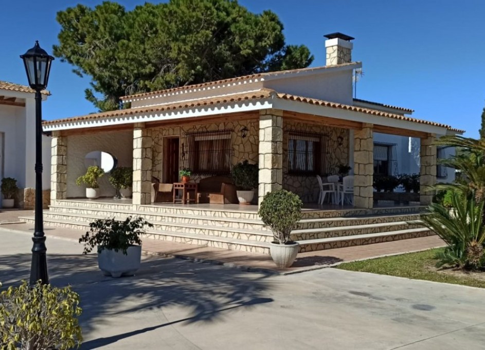 Videresalg - Finca landejendom -
Elche