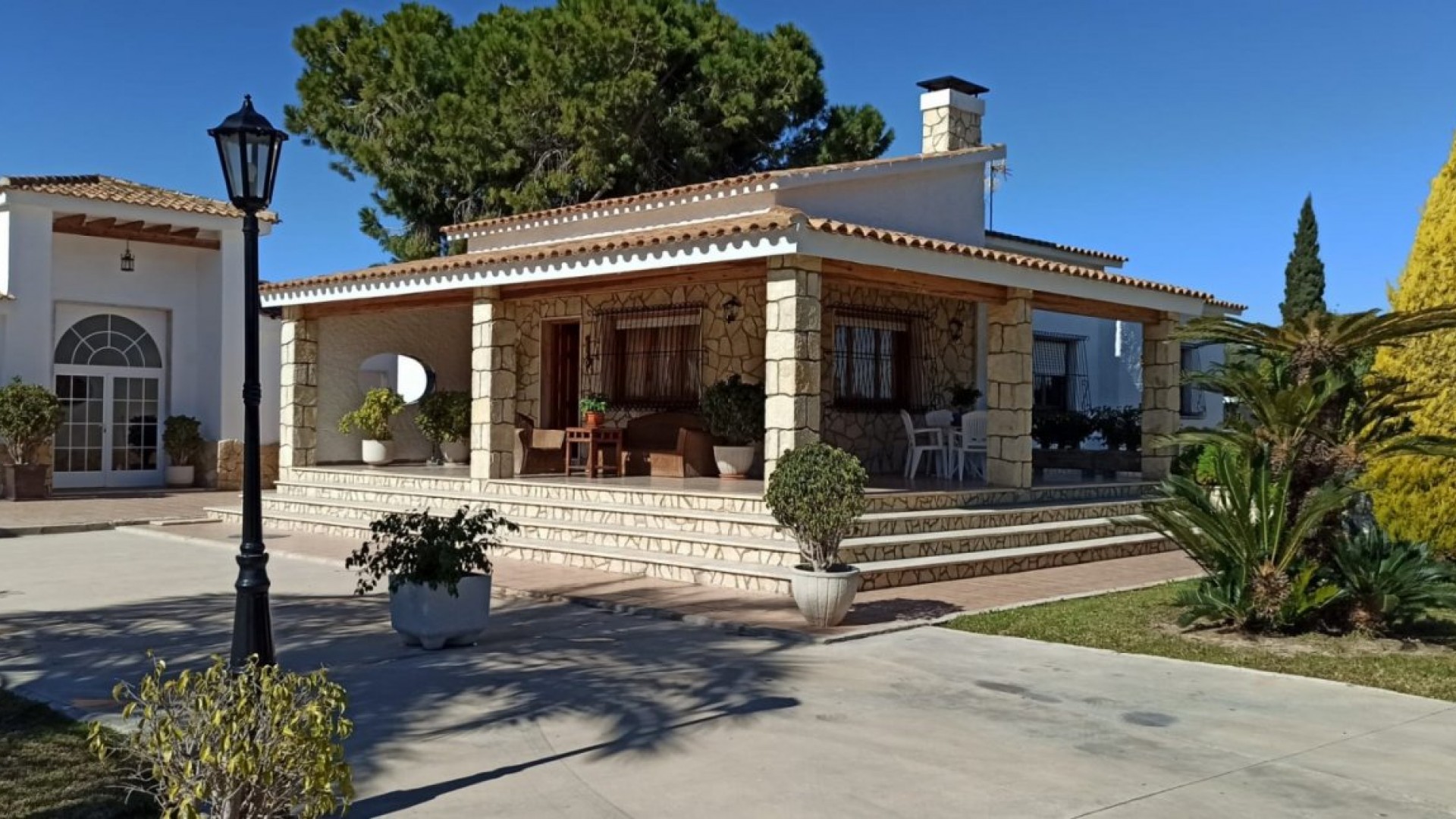 Videresalg - Finca landejendom -
Elche
