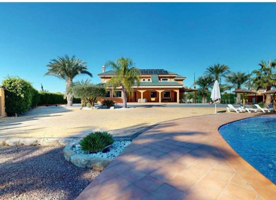 Videresalg - Finca landejendom -
Elche