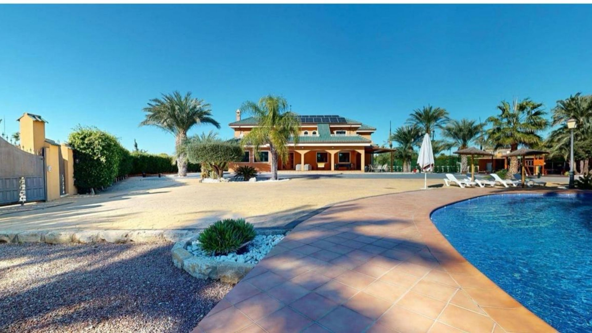 Videresalg - Finca landejendom -
Elche