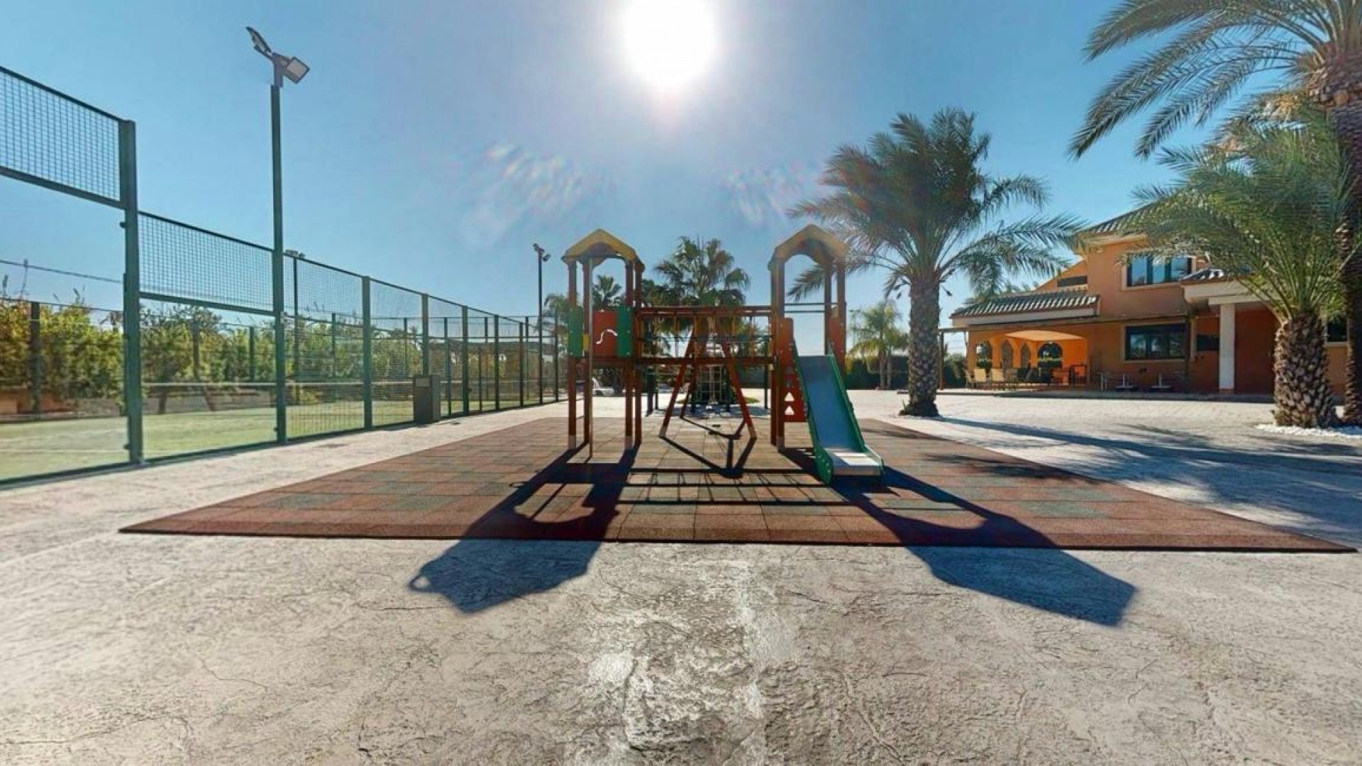 Videresalg - Finca landejendom -
Elche