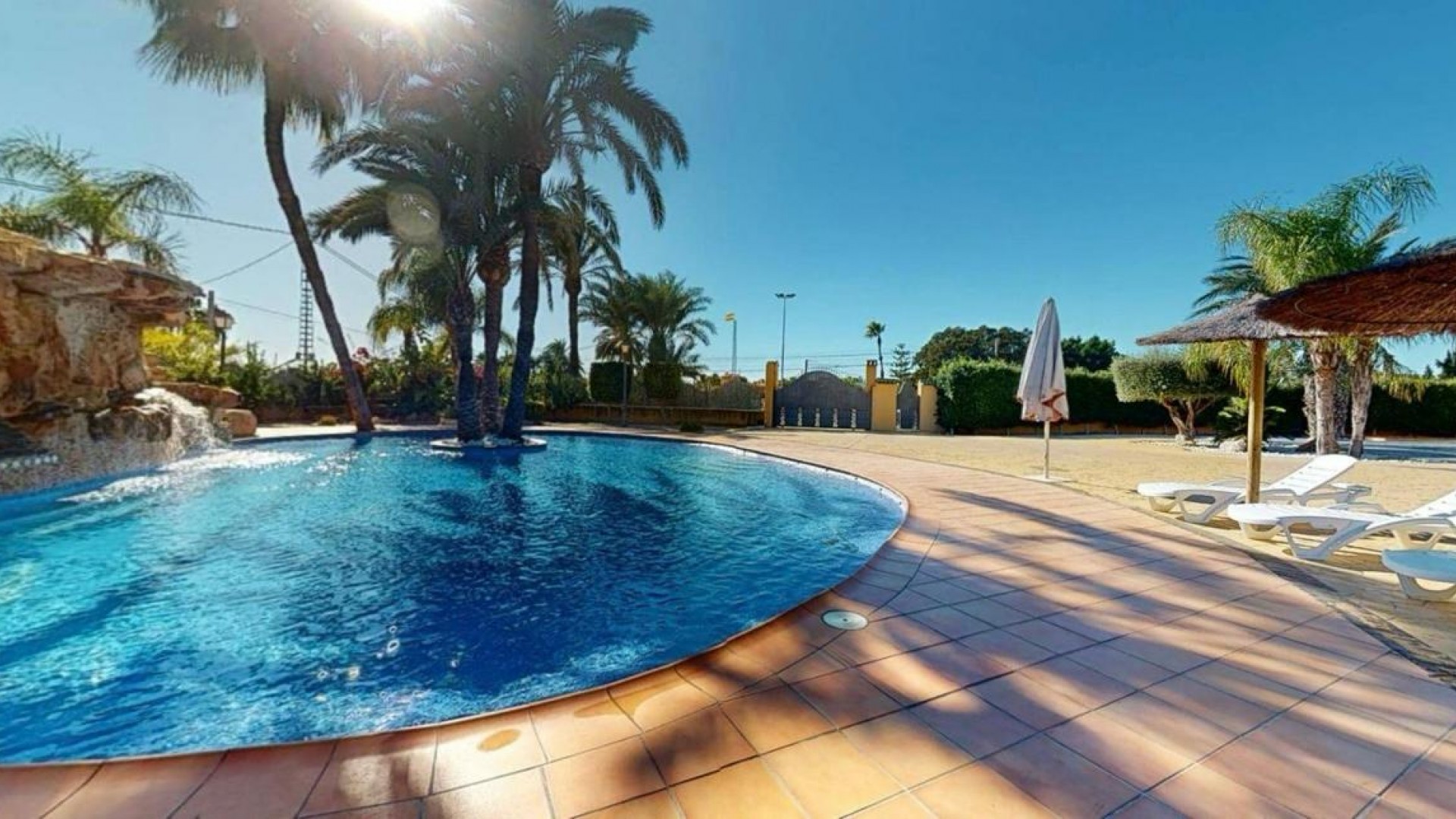 Videresalg - Finca landejendom -
Elche