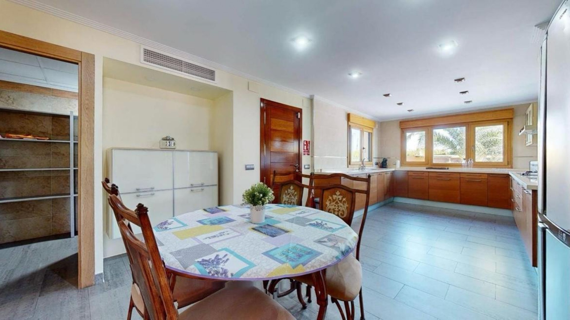 Videresalg - Finca landejendom -
Elche