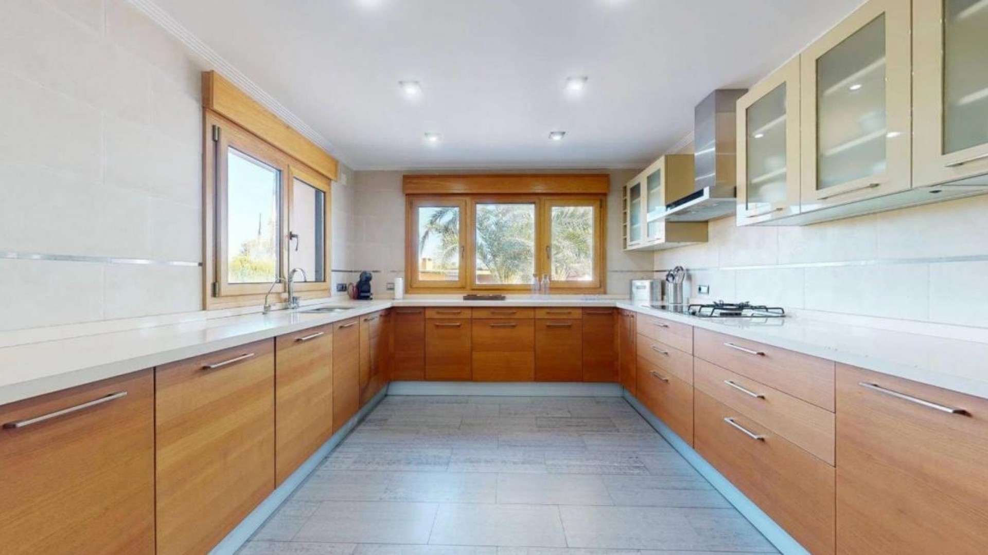 Videresalg - Finca landejendom -
Elche