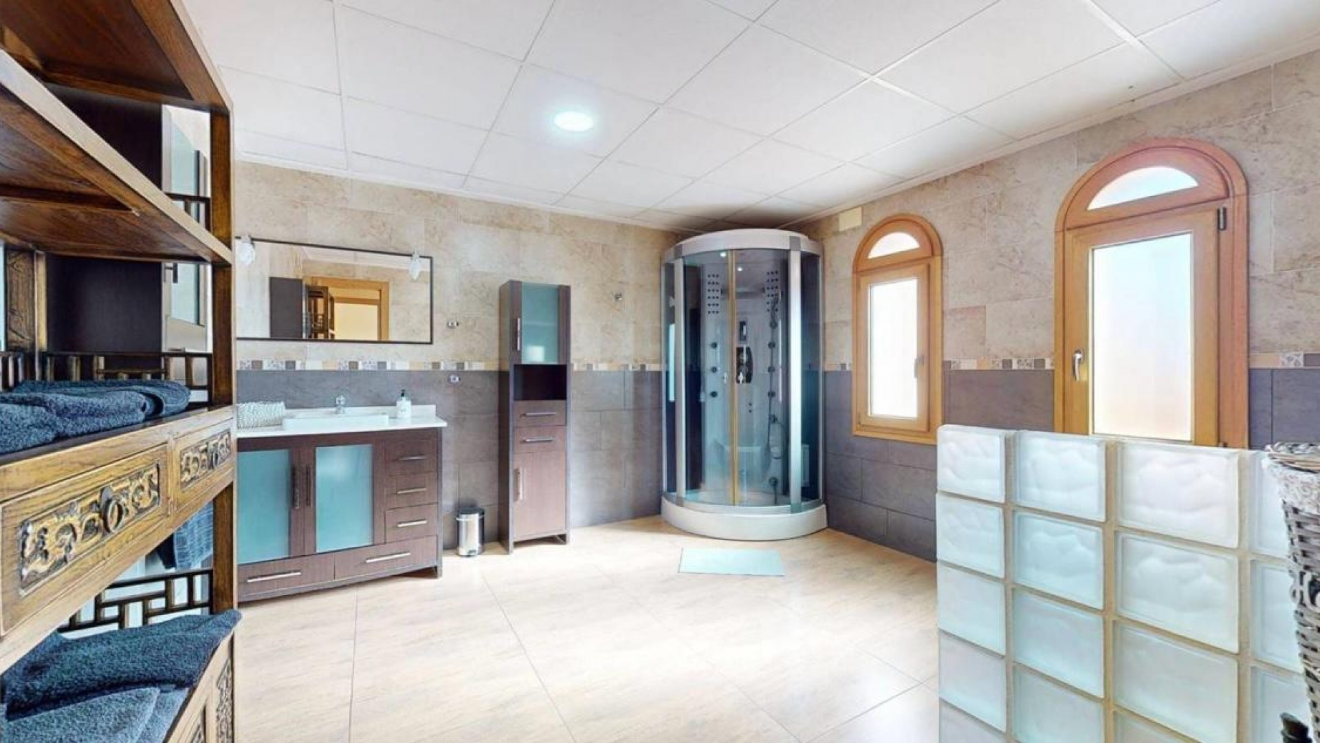 Videresalg - Finca landejendom -
Elche