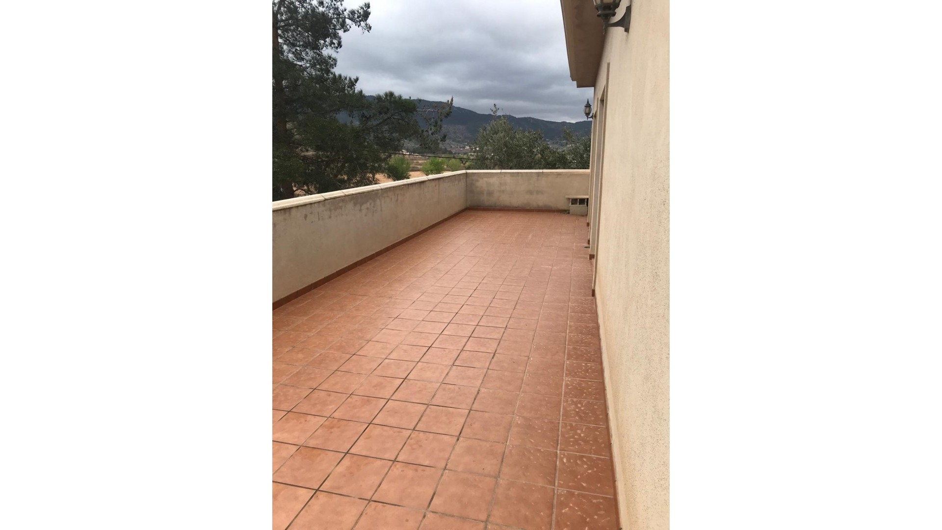 Videresalg - Finca landejendom -
Hondón de las Nieves