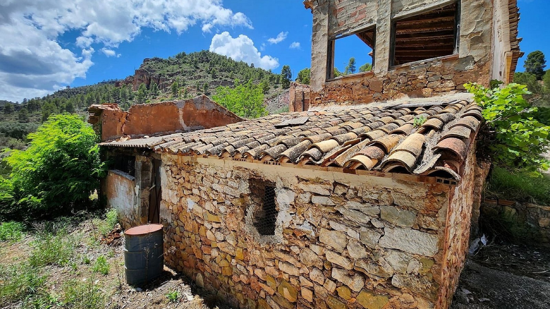 Videresalg - Finca landejendom -
Jalance