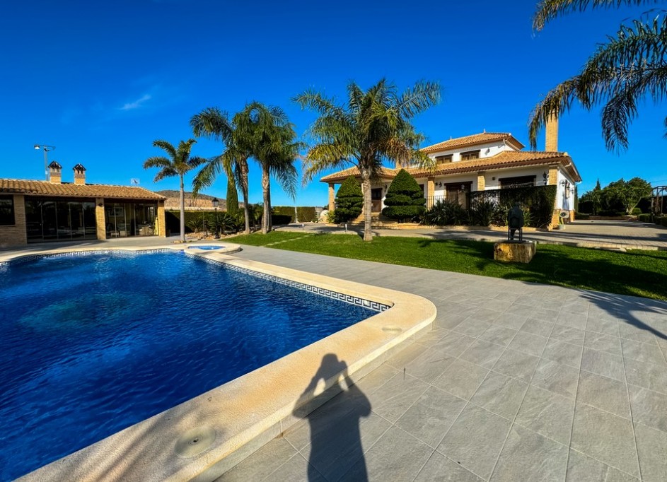 Videresalg - Finca landejendom -
Orihuela