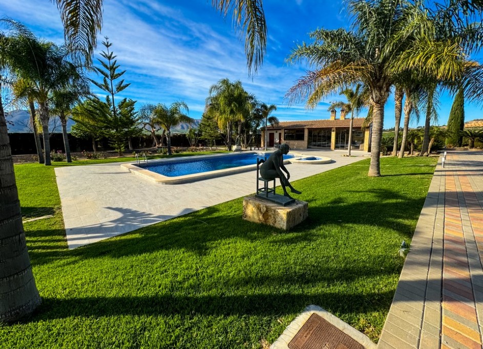 Videresalg - Finca landejendom -
Orihuela