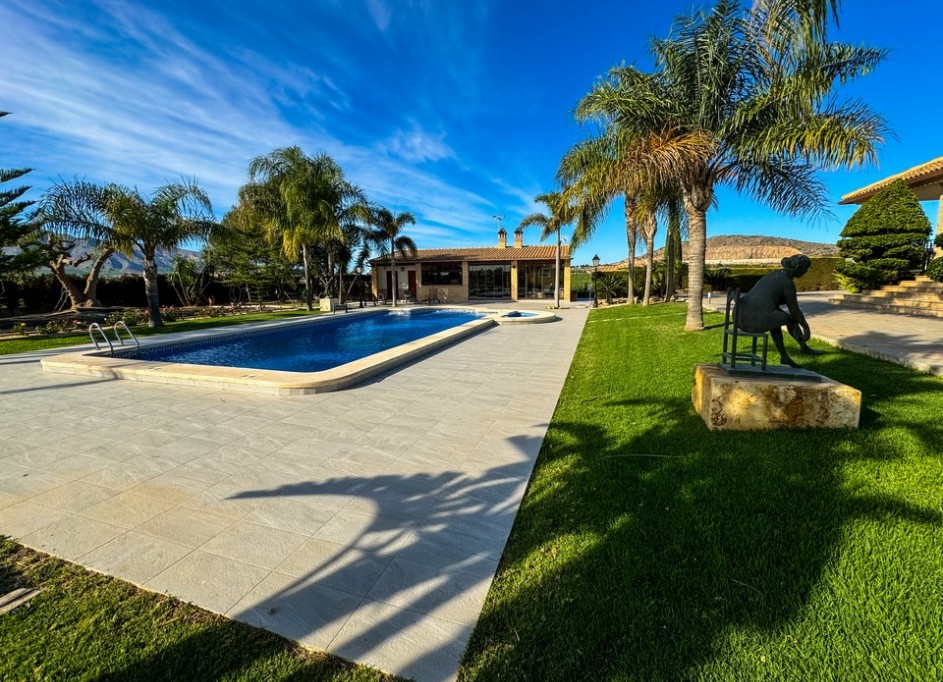 Videresalg - Finca landejendom -
Orihuela