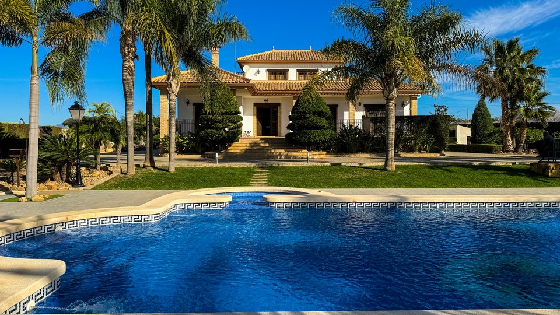 Videresalg - Finca landejendom -
Orihuela